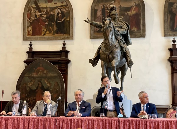 Presentati in Pinacoteca piano commerciale e nuove maglie. La squadra all’aperitivo coi partner