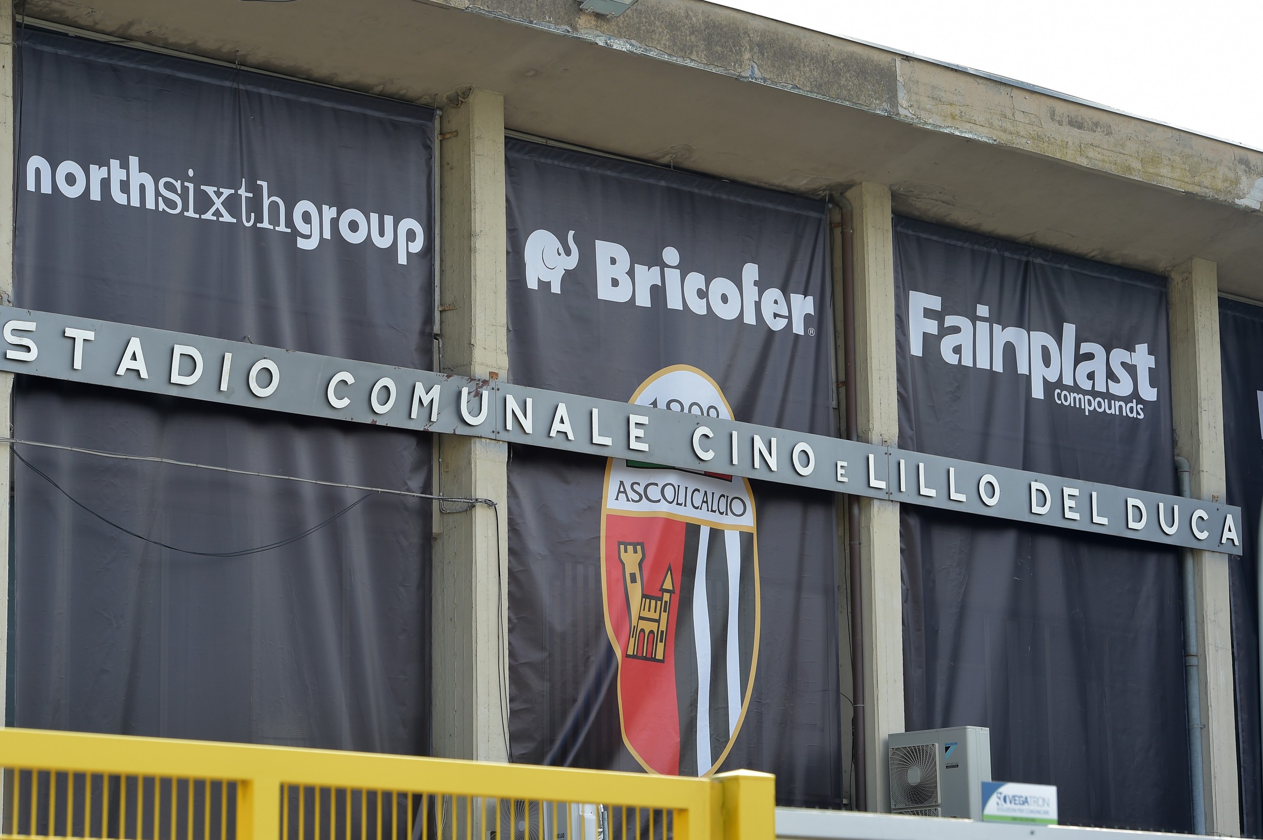 Club e Comune rendono omaggio alla Famiglia Rozzi. Tribuna Stampa intitolata al giornalista Bruno Ferretti.