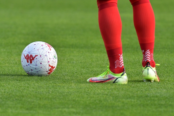 Covid-19: positivo un calciatore bianconero.