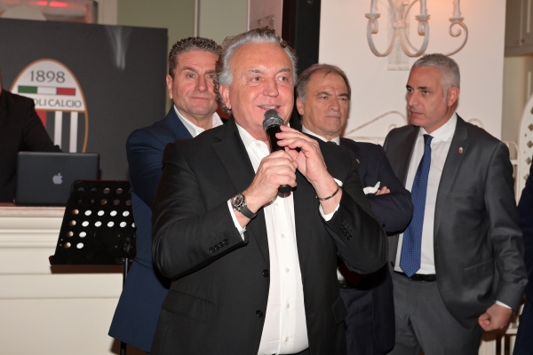 Natale 2022 – Apericena ieri sera con Società, dipendenti e calciatori.