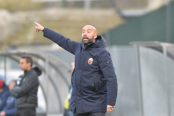 Pre gara Mister Bucchi: “Voglio vedere il vero Ascoli, quello battagliero che suda la maglia”.