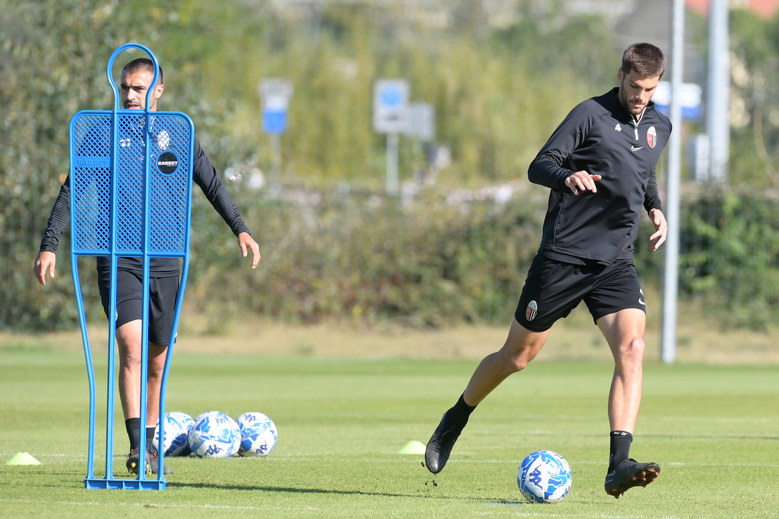 Notiziario: seduta di forza in palestra e partitelle a tema sul campo.