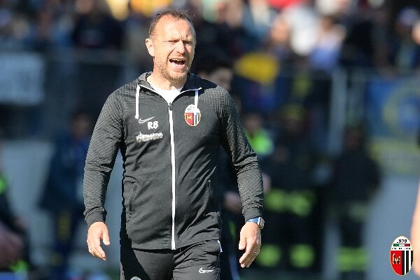 Pre gara Mister Breda: “Col Como è sfida salvezza, in classifica dobbiamo tenerli dietro di noi”