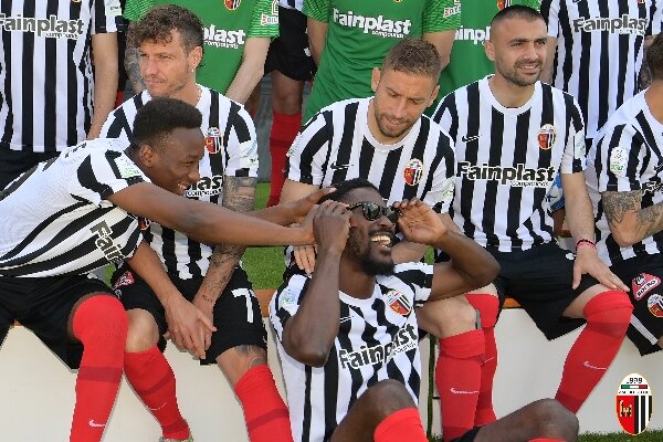 Ultimi giorni prima delle vacanze: foto, scuole e torneo di padel per i bianconeri.