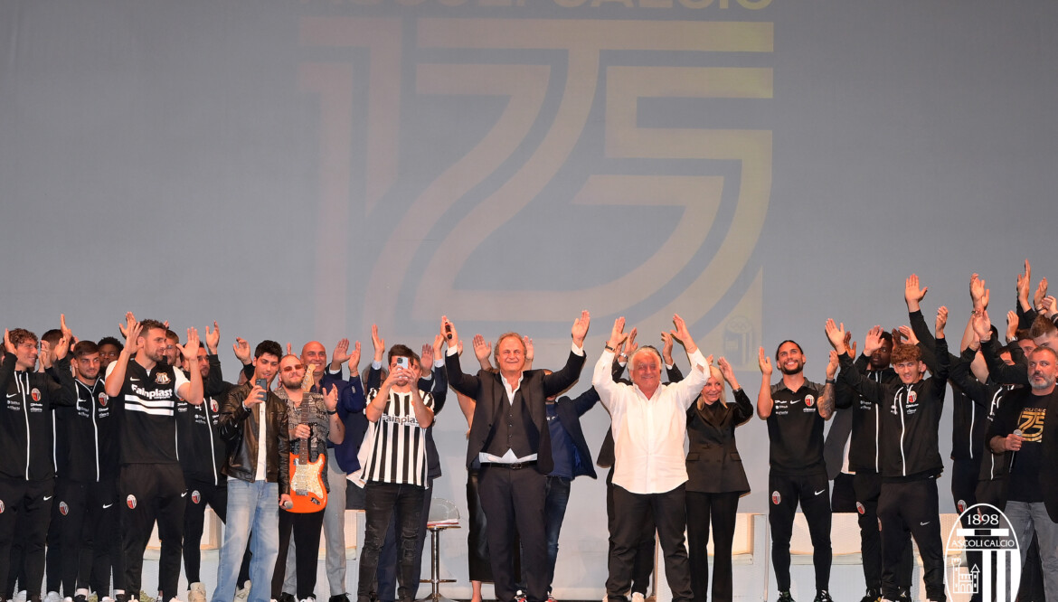 Grande festa ieri a teatro per il 125° compleanno dell’Ascoli Calcio.