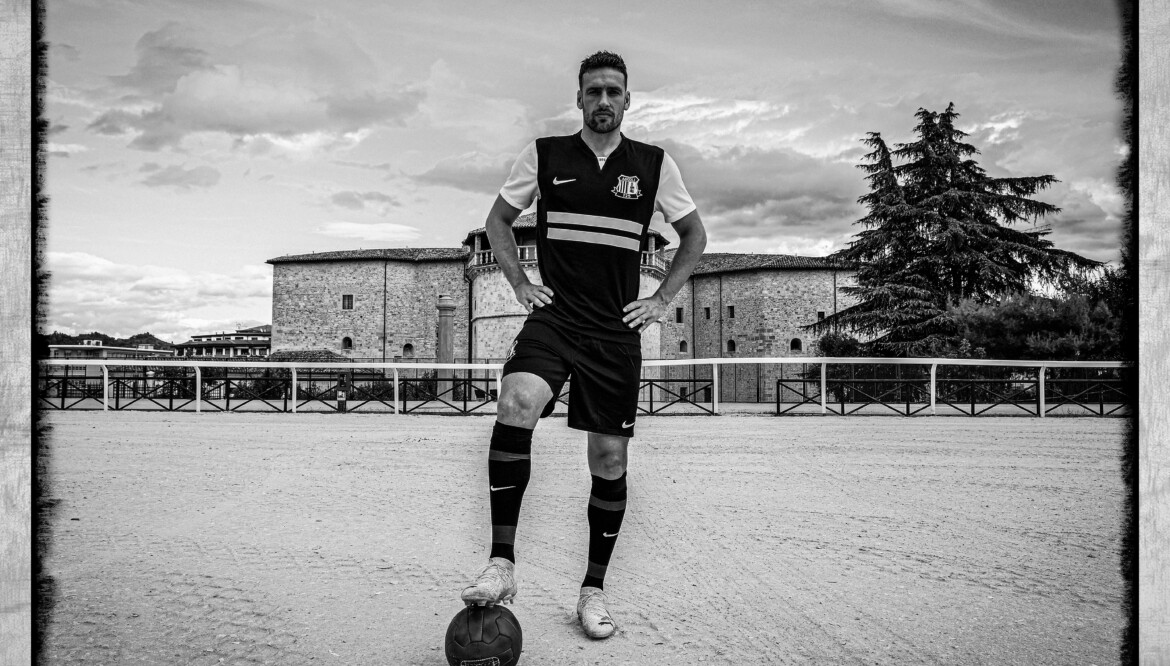 Maglia celebrativa in edizione limitata: debutto col Como.