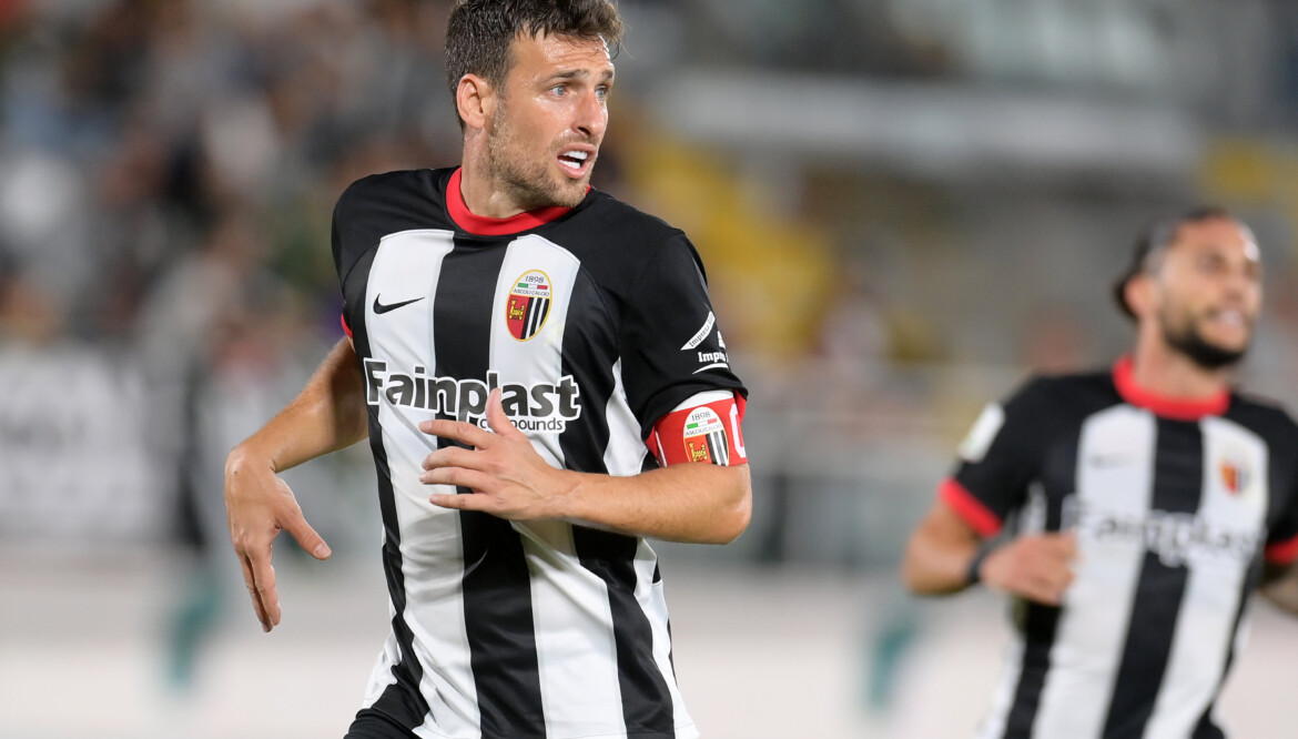 Il Capitano Botteghin: “Per svoltare testa fredda e cuore caldo, sabato mi aspetto un Del Duca pieno”.